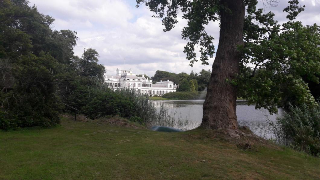 Foto zij-aanzicht Paleis Soestdijk.
