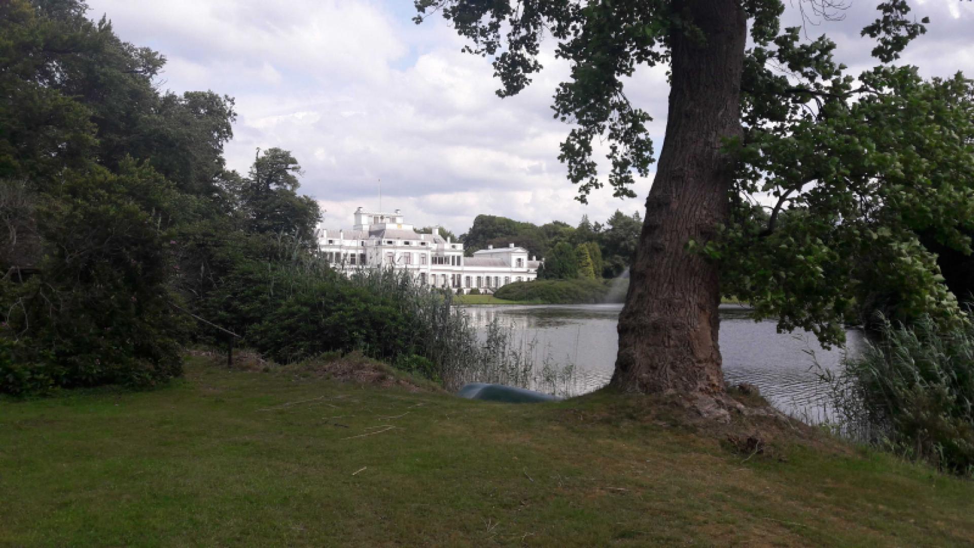 Foto zij-aanzicht Paleis Soestdijk.